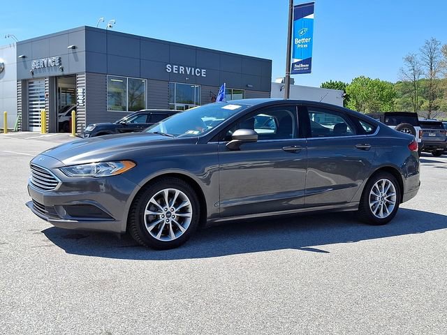 Certified 2017 Ford Fusion SE FWD image 5