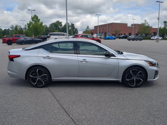 Used 2023 Nissan Altima 2.5 SR w/ SR Premium Package FWD image 3