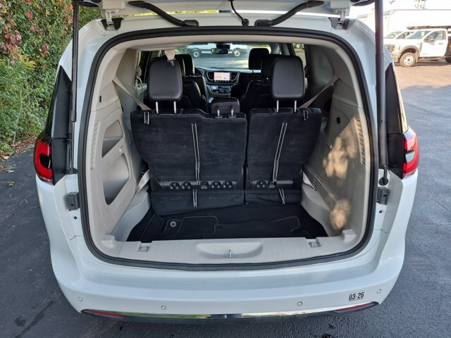 Used 2023 Chrysler Pacifica Touring-L FWD image 25