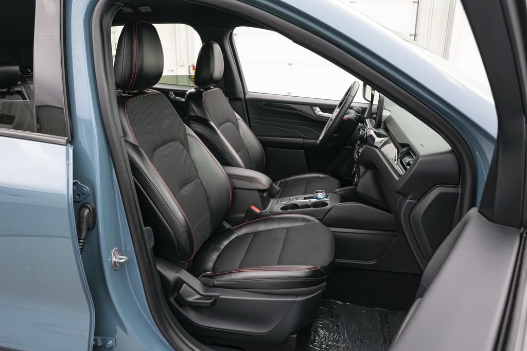 Certified 2025 Ford Escape ST-Line Select AWD/4WD image 20