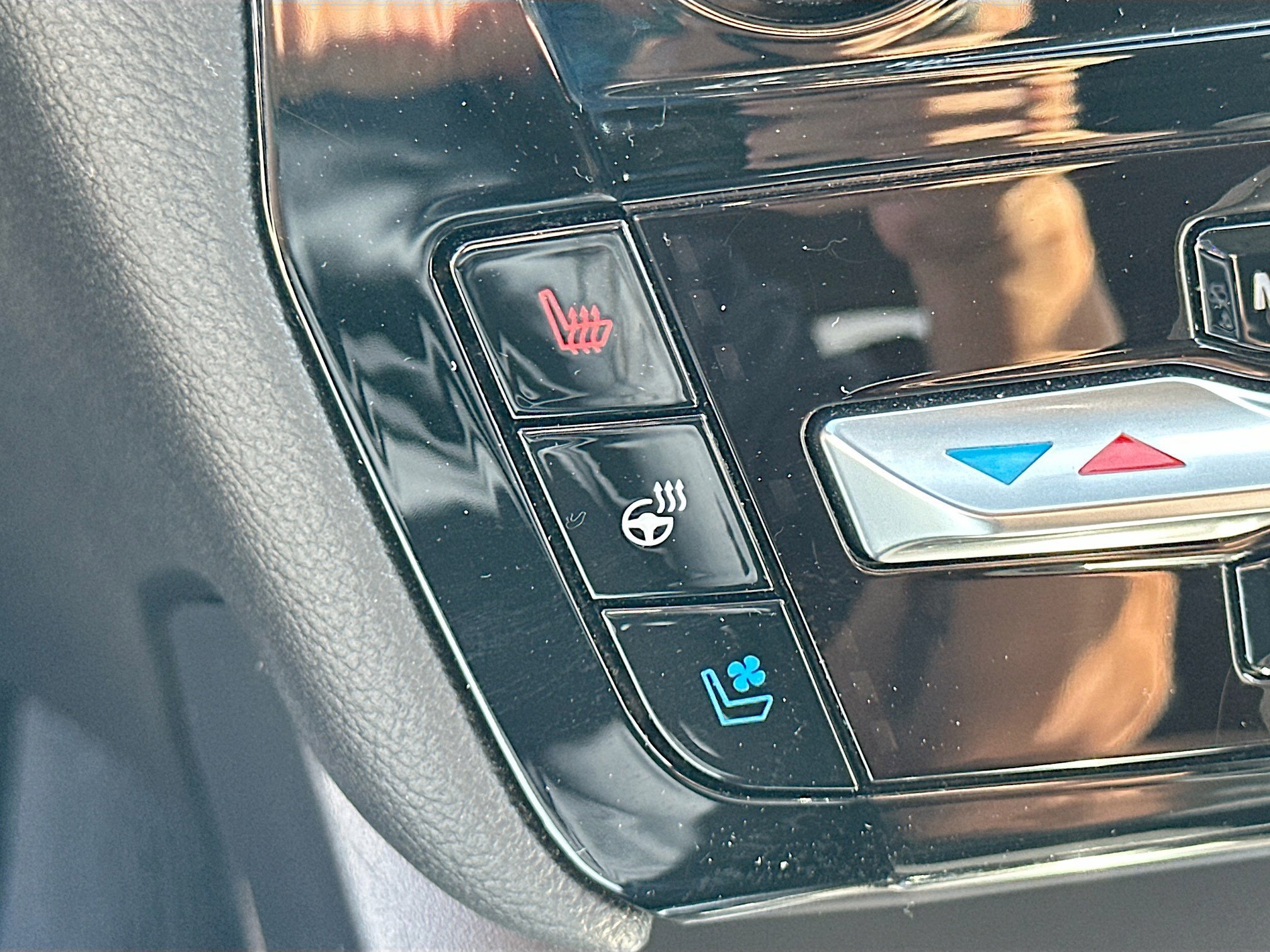 Certified 2022 Ford Explorer Limited w/ Limited Technology Package image 21