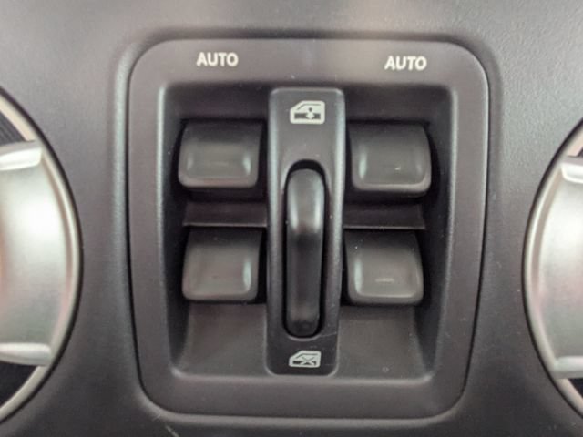 Used 2018 Jeep Wrangler Unlimited Sahara w/ Connectivity Group AWD/4WD image 21