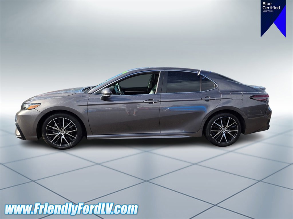 Used 2023 Toyota Camry SE image 2