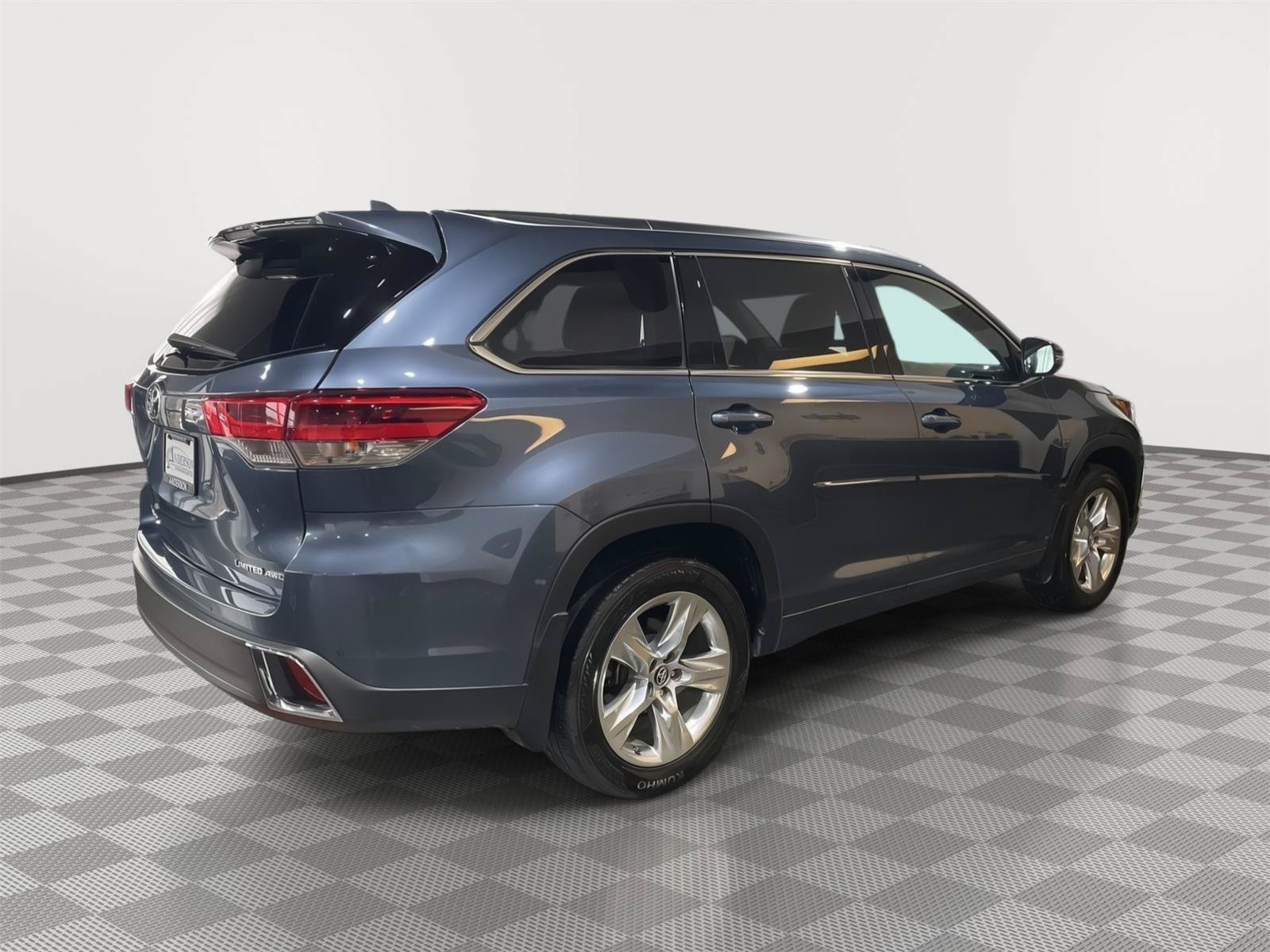 Used 2019 Toyota Highlander Limited AWD/4WD image 7