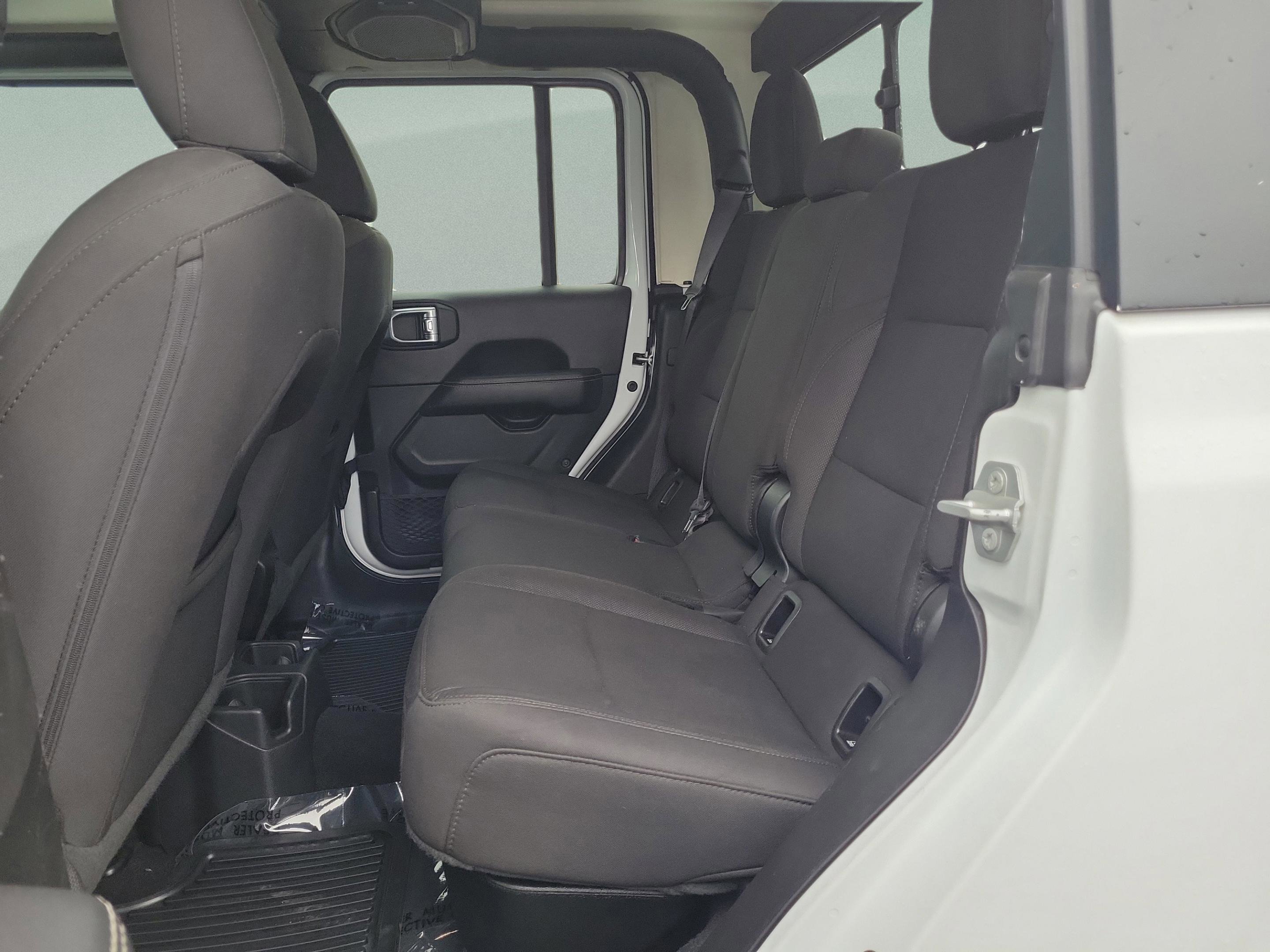 Used 2022 Jeep Gladiator Overland w/ Cold Weather Group image 21