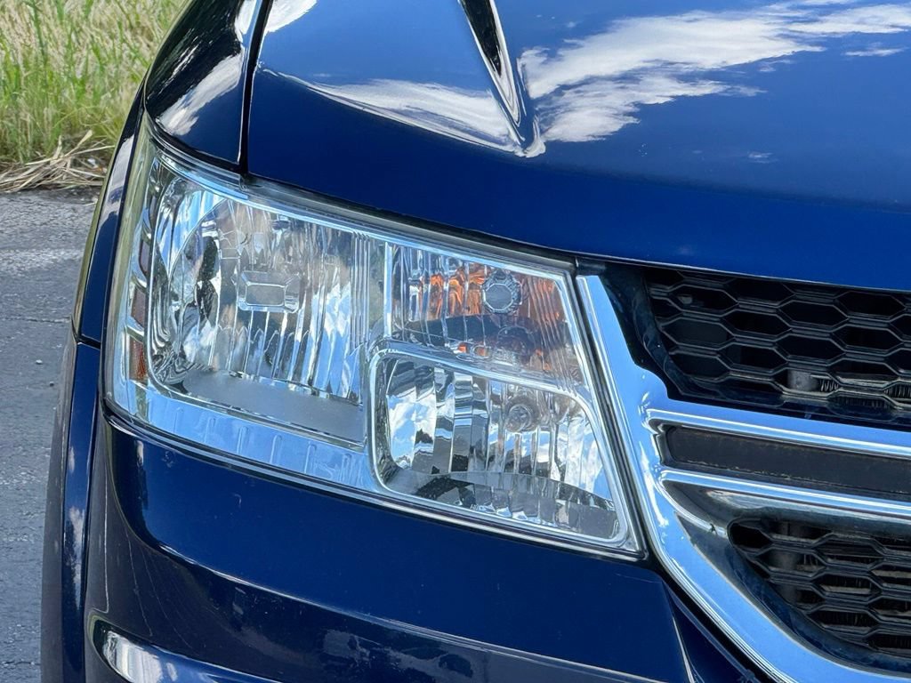 Used 2019 Dodge Journey SE FWD image 4