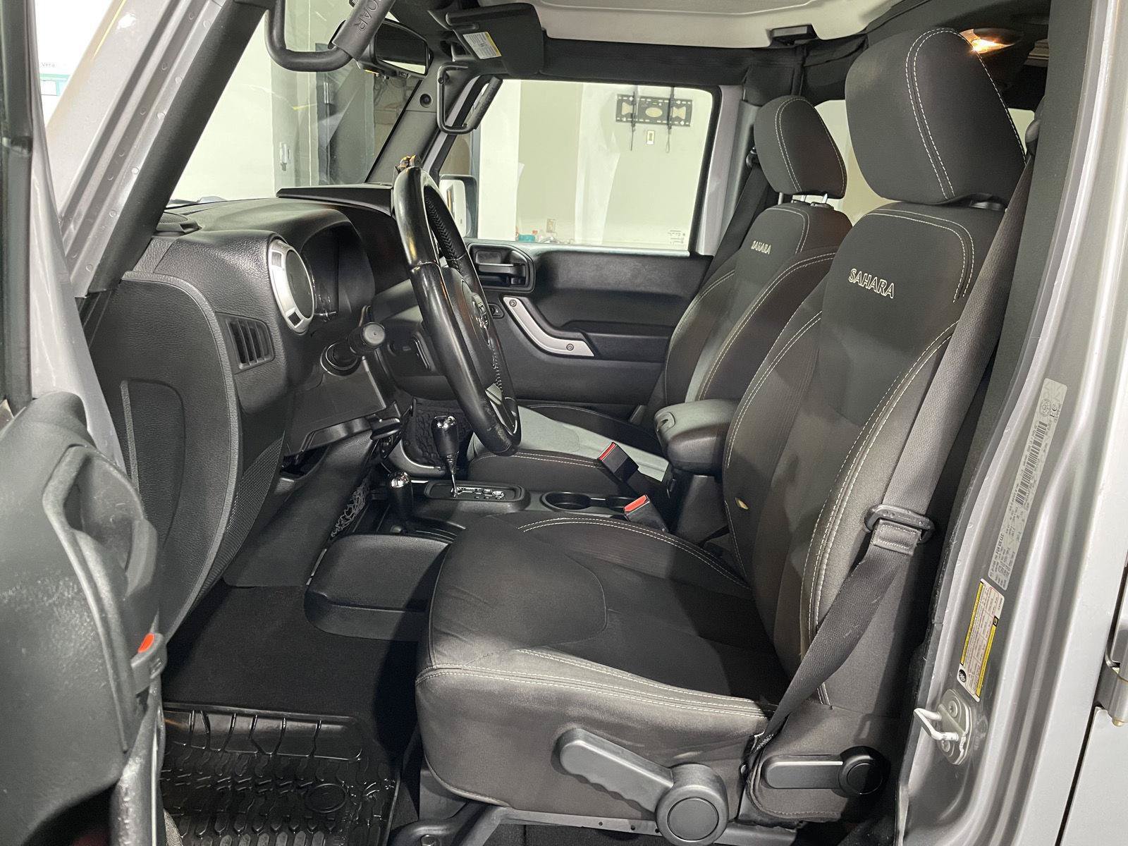 Used 2018 Jeep Wrangler Unlimited Sahara AWD/4WD image 17