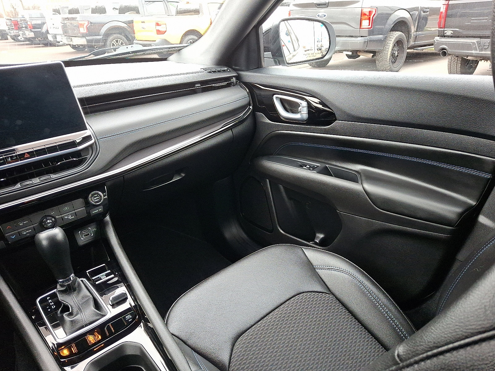 Used 2025 Jeep Compass Latitude w/ Altitude Special Edition image 16