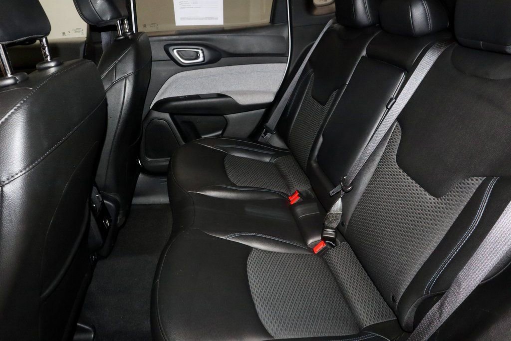 Used 2025 Jeep Compass Latitude image 21