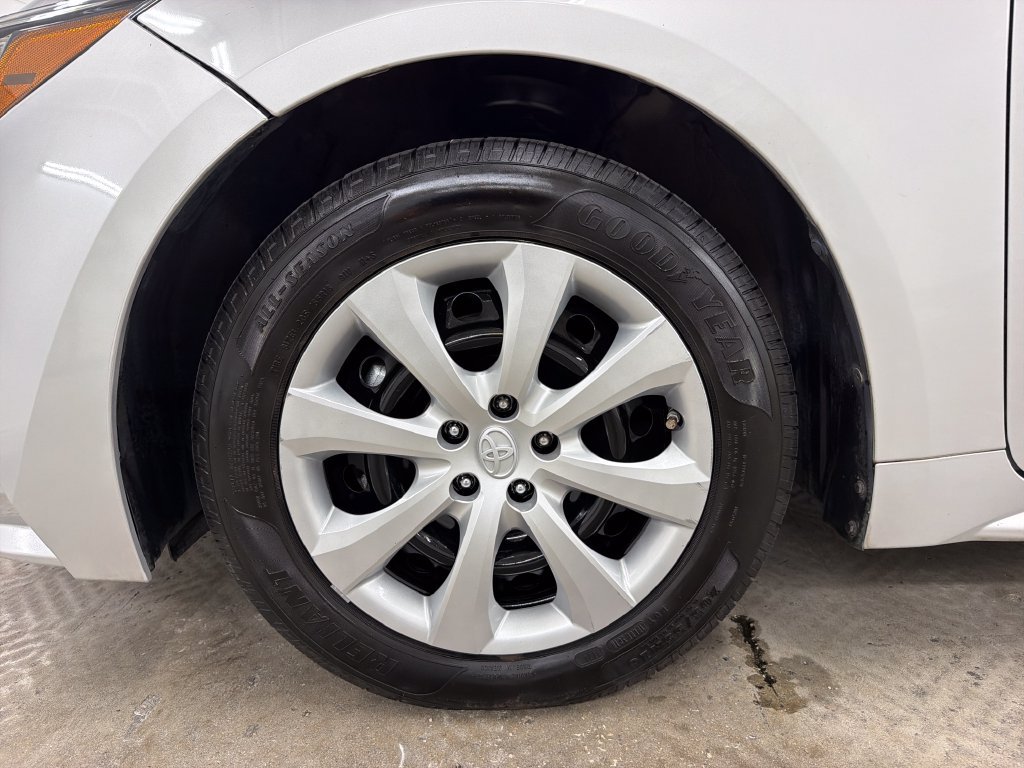 Used 2020 Toyota Corolla LE FWD image 13