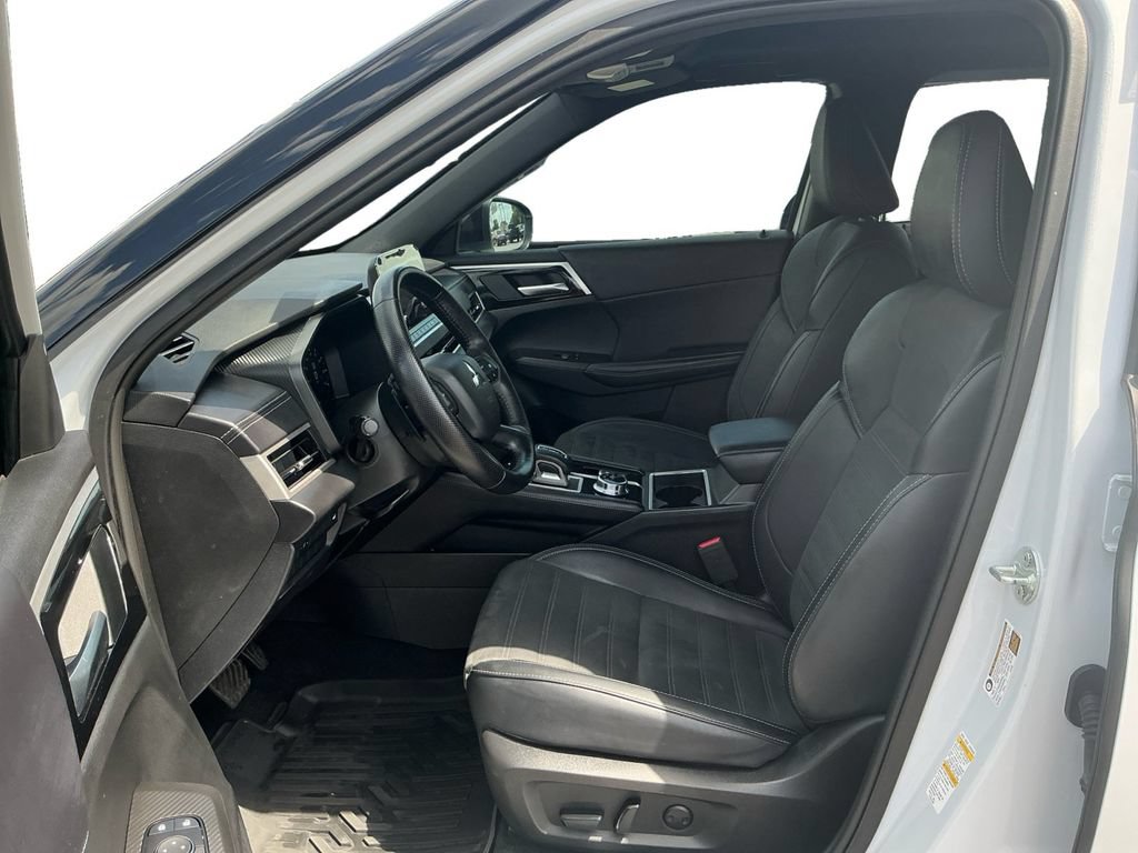 Used 2024 Mitsubishi Outlander SE Black Edition FWD image 14