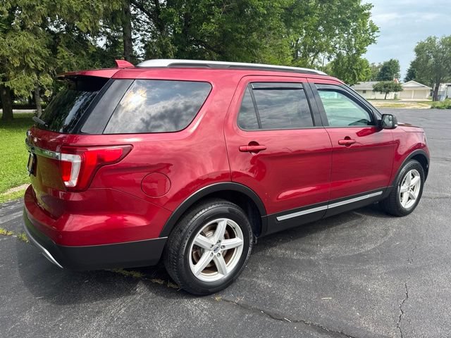 Certified 2017 Ford Explorer XLT FWD image 5
