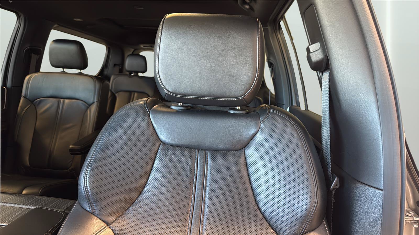 Used 2023 Jeep Wagoneer Series II w/ Premium Group I AWD/4WD image 30