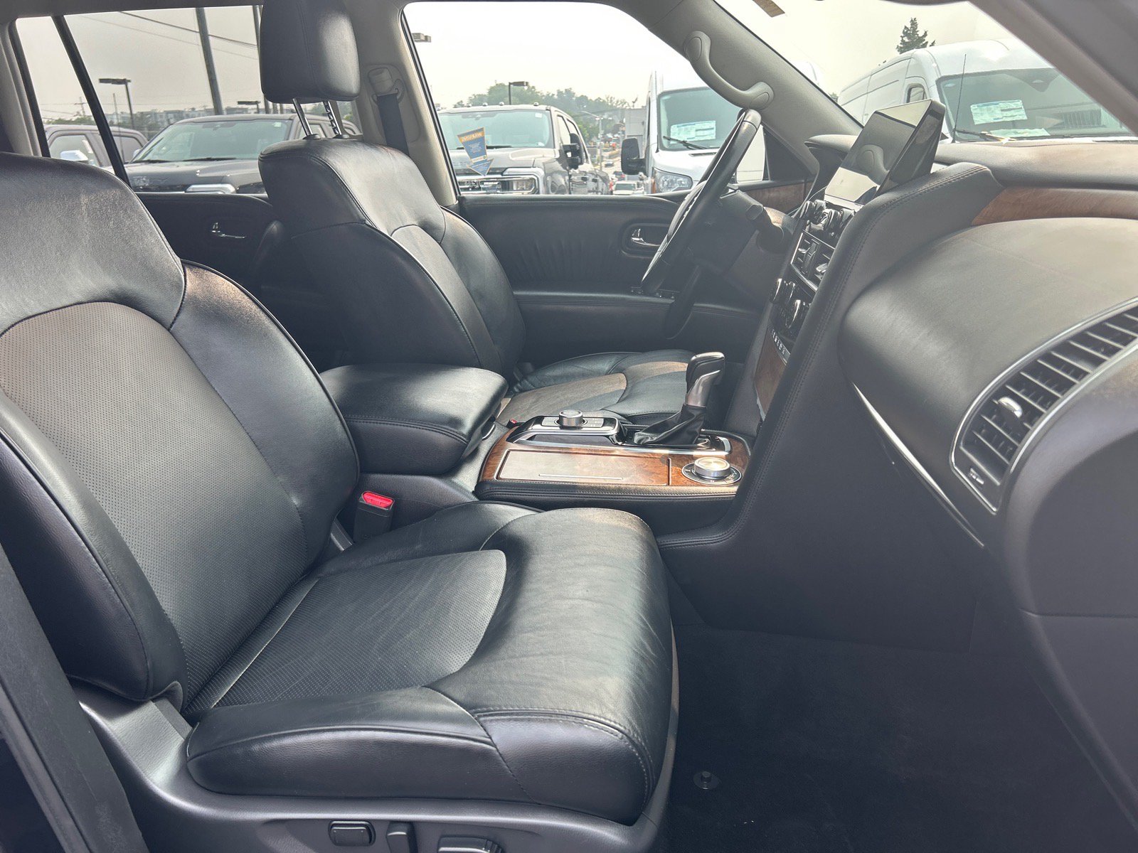Used 2024 Nissan Armada SL w/ Captain's Chairs Package AWD/4WD image 21