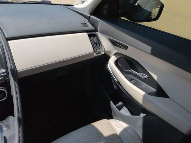 Used 2019 Jaguar E-PACE SE image 19