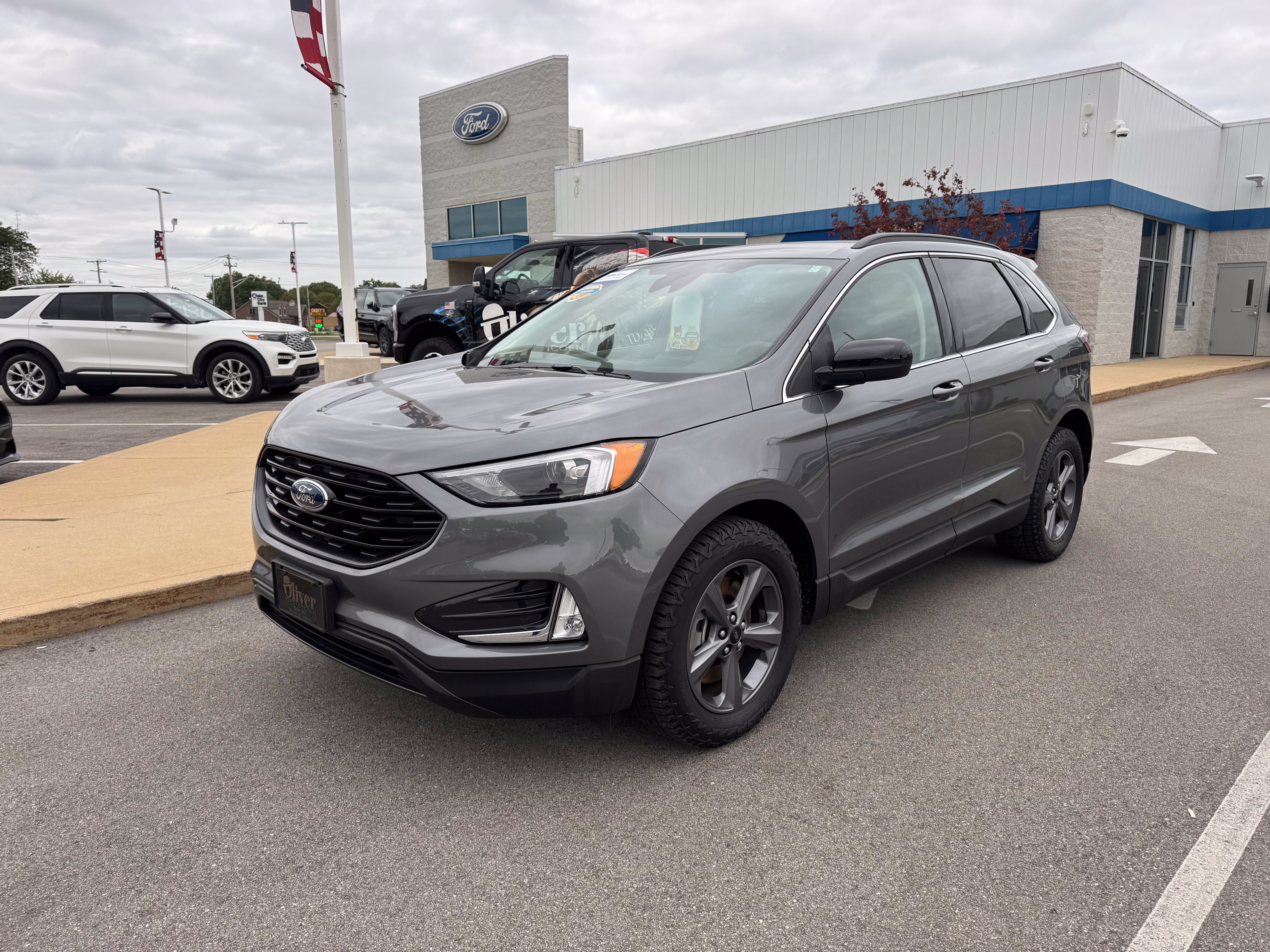 Certified 2022 Ford Edge SEL w/ Sport Appearance Package AWD/4WD image 3
