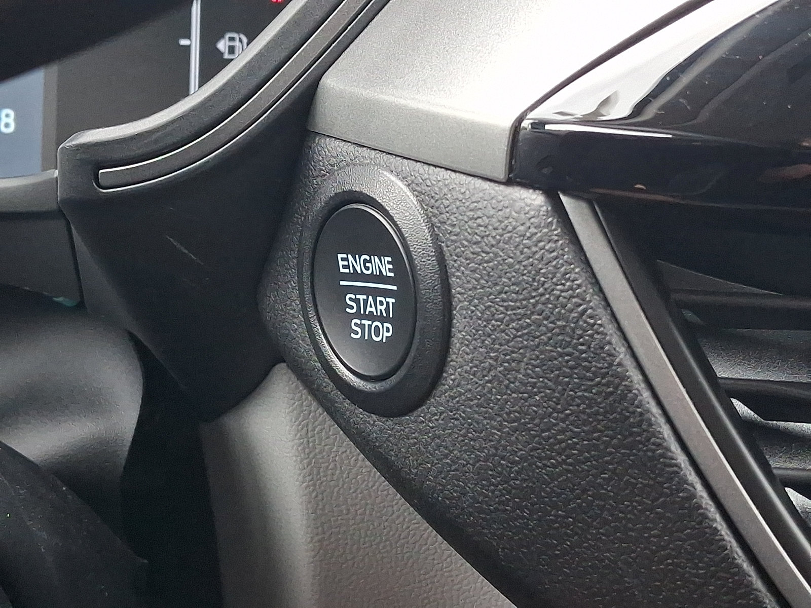 Certified 2023 Ford Escape Active AWD/4WD image 29