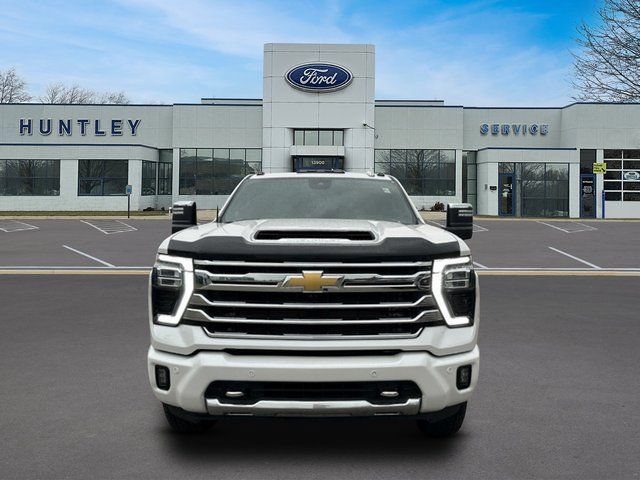 Used 2024 Chevrolet Silverado 2500 High Country w/ High Country Premium Package AWD/4WD image 2