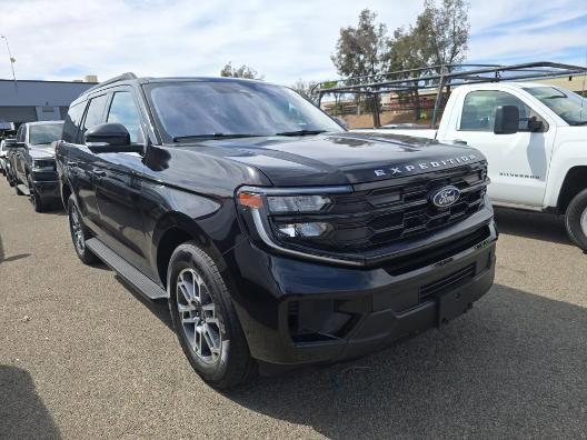 Certified 2025 Ford Expedition Active AWD/4WD image 3