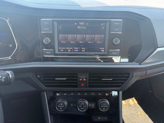 Used 2024 Volkswagen Jetta SE FWD image 13
