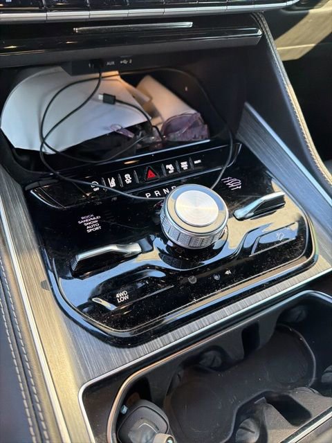 Used 2023 Jeep Wagoneer Series III w/ Preferred Equipment Group image 21