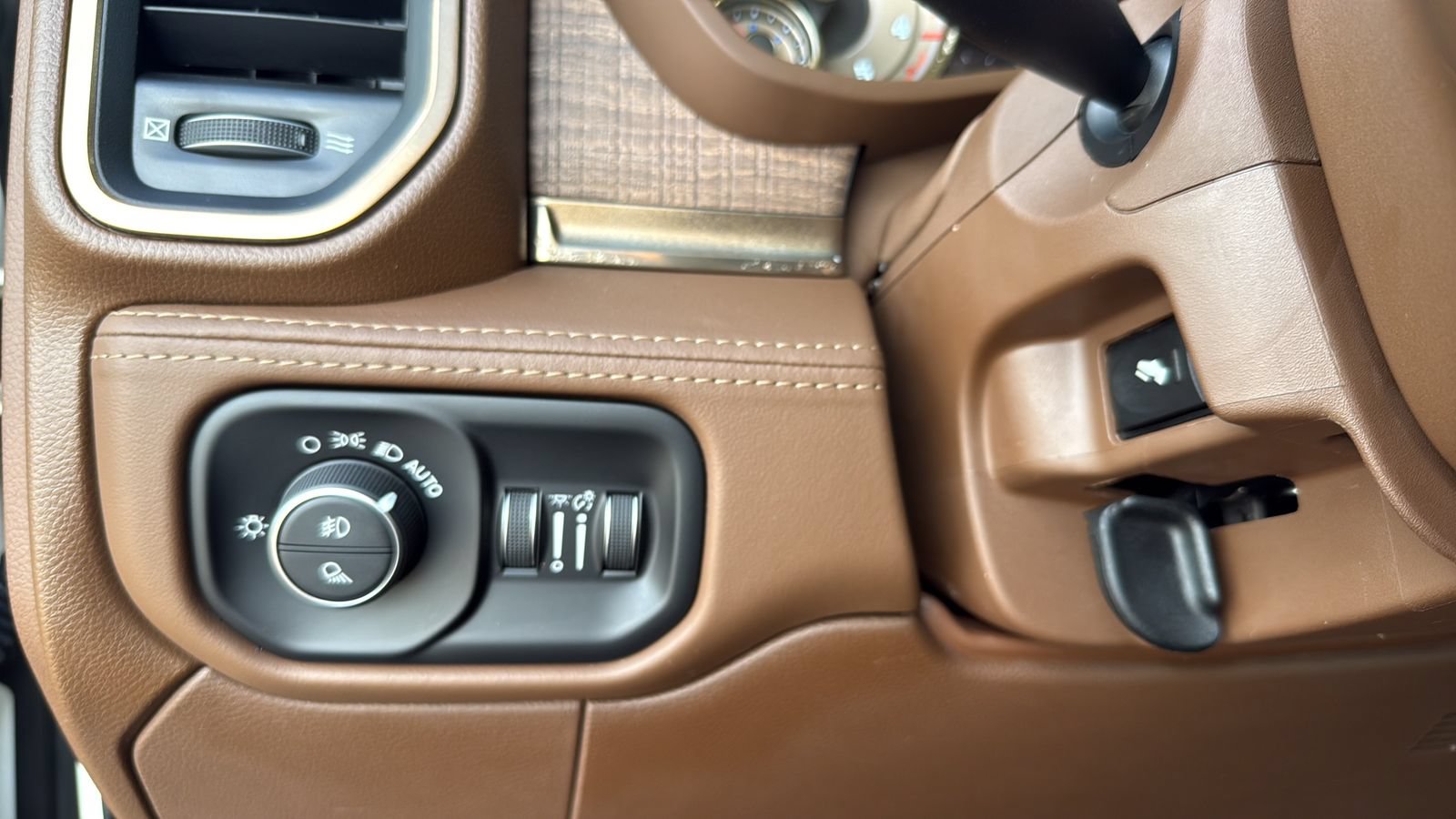 Used 2022 RAM 2500 Limited AWD/4WD image 18