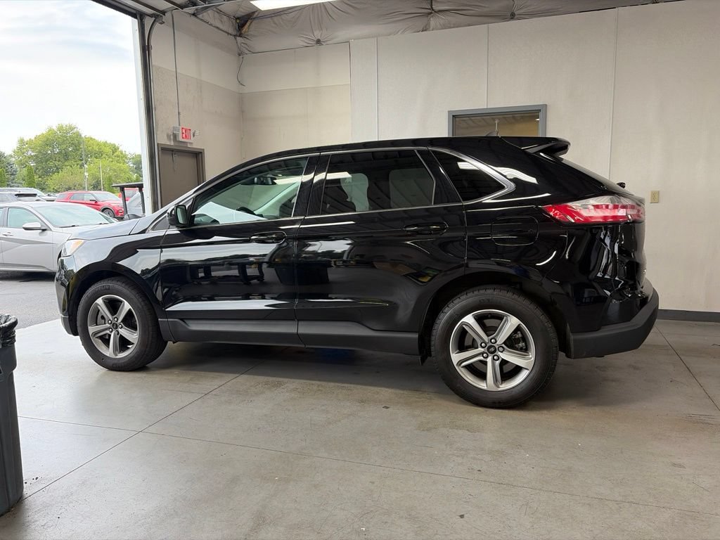 Certified 2024 Ford Edge SEL w/ Convenience Package AWD/4WD image 2