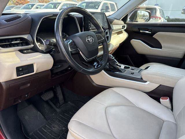 Used 2021 Toyota Highlander XLE image 27