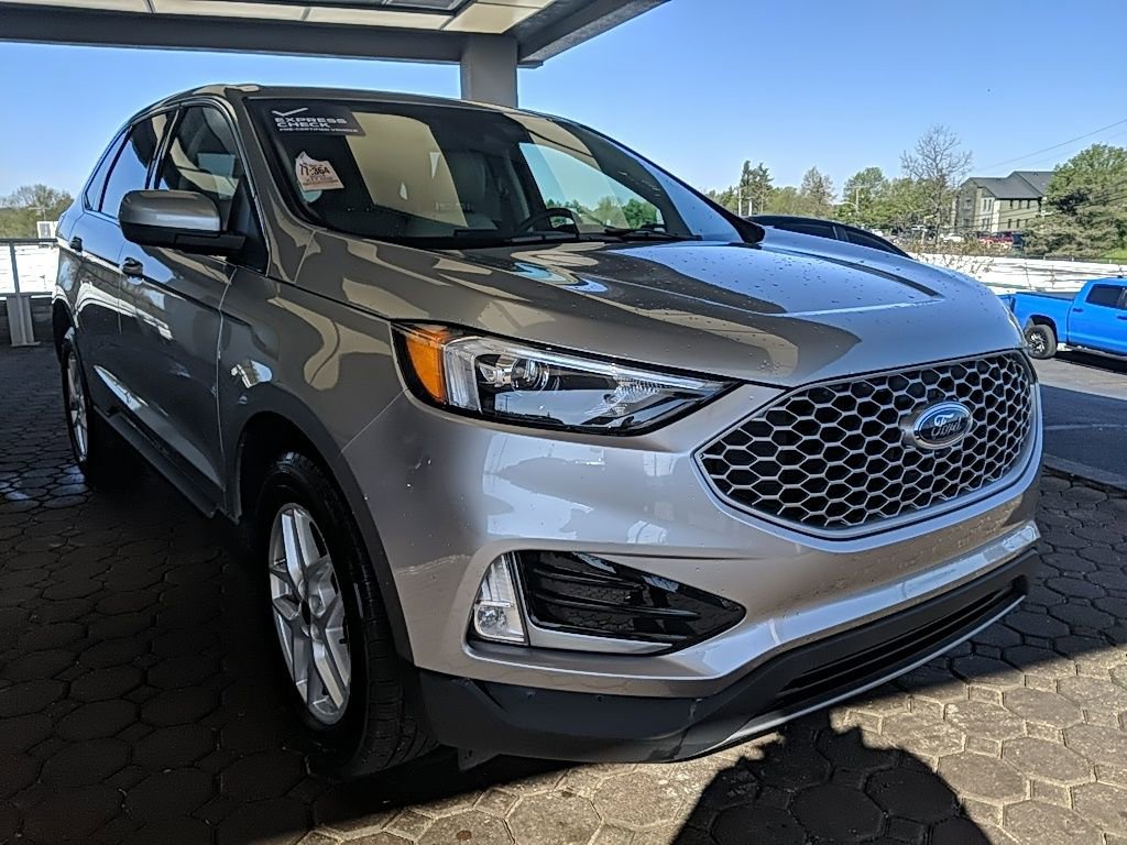 Certified 2024 Ford Edge SEL w/ Convenience Package AWD/4WD image 4