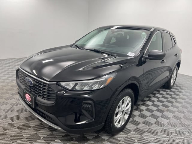 Certified 2023 Ford Escape Active w/ Tech Pack #1 AWD/4WD image 2