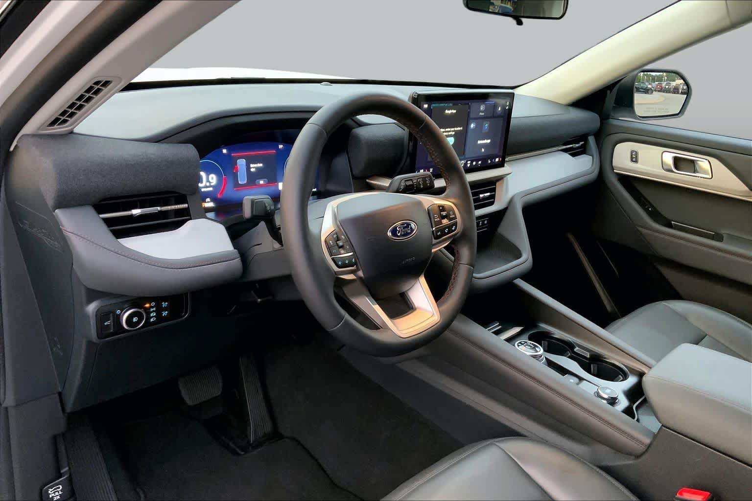 Certified 2025 Ford Explorer Active w/ Active Comfort Package RWD image 17