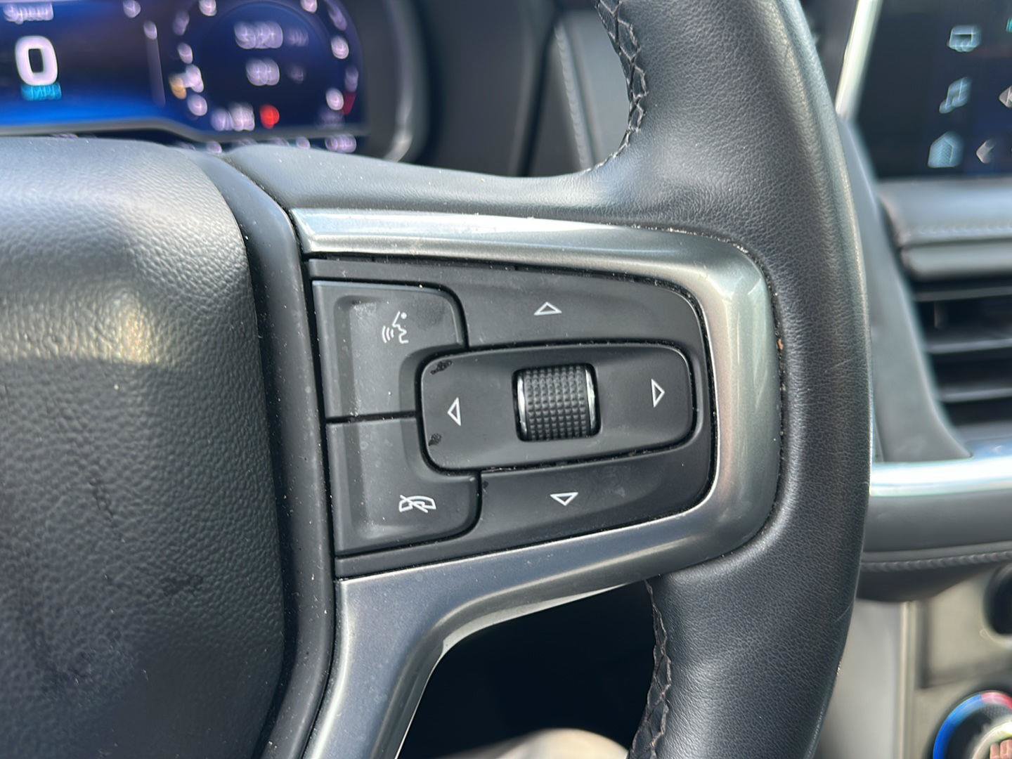 Used 2023 Chevrolet Tahoe Z71 w/ Luxury Package AWD/4WD image 19