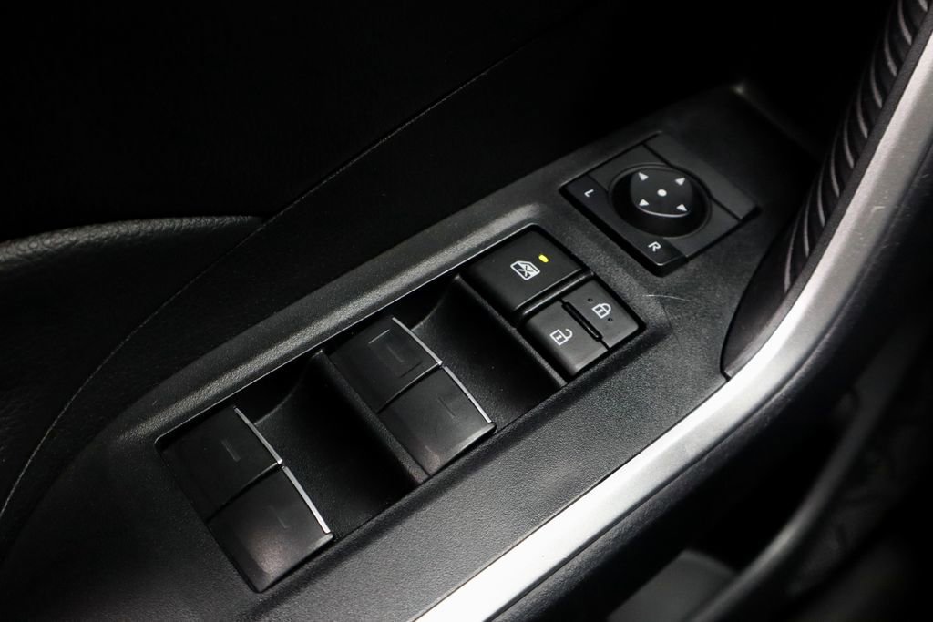 Used 2025 Toyota RAV4 XLE AWD/4WD image 24