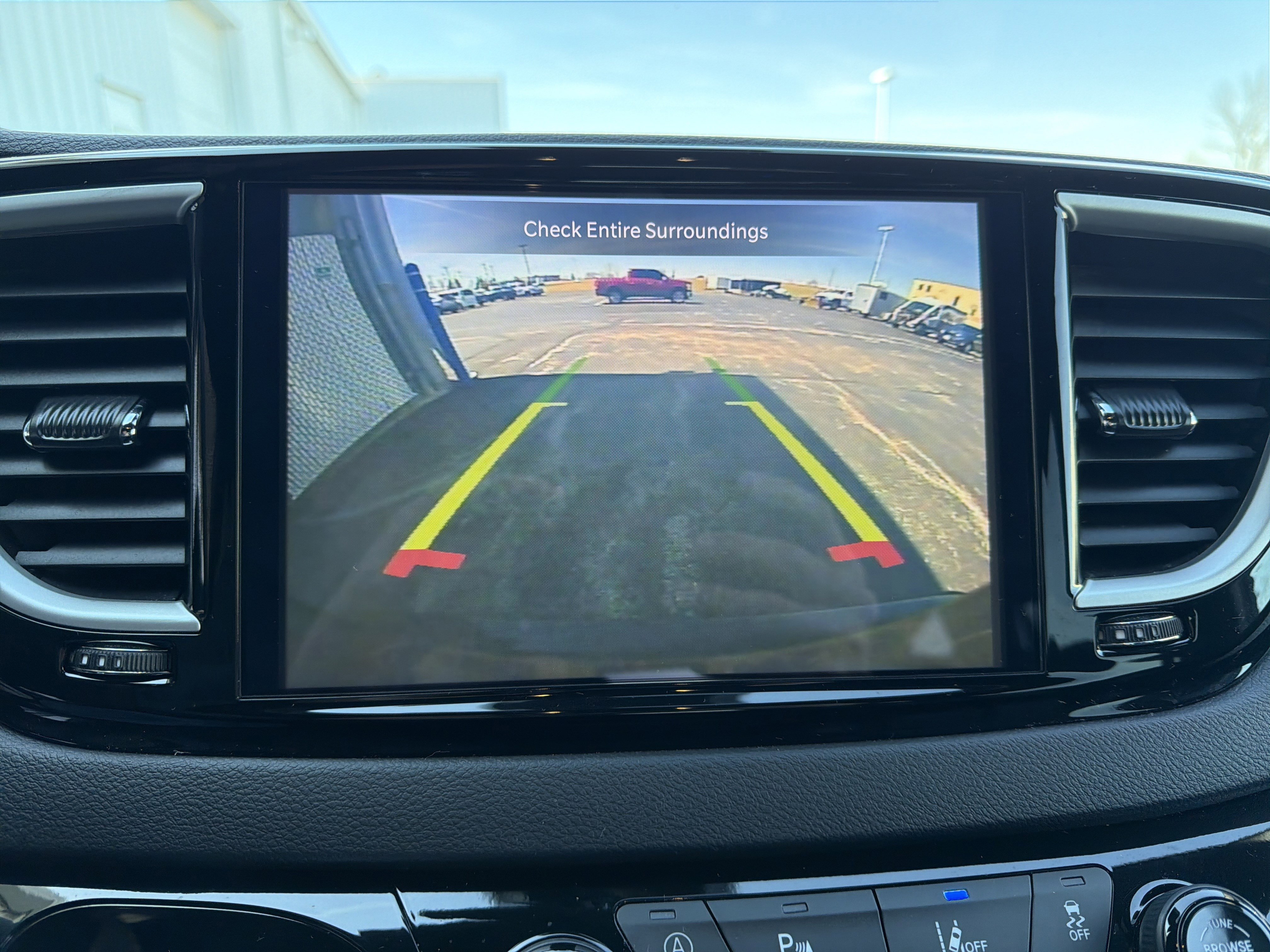 Used 2025 Chrysler Pacifica Select image 43