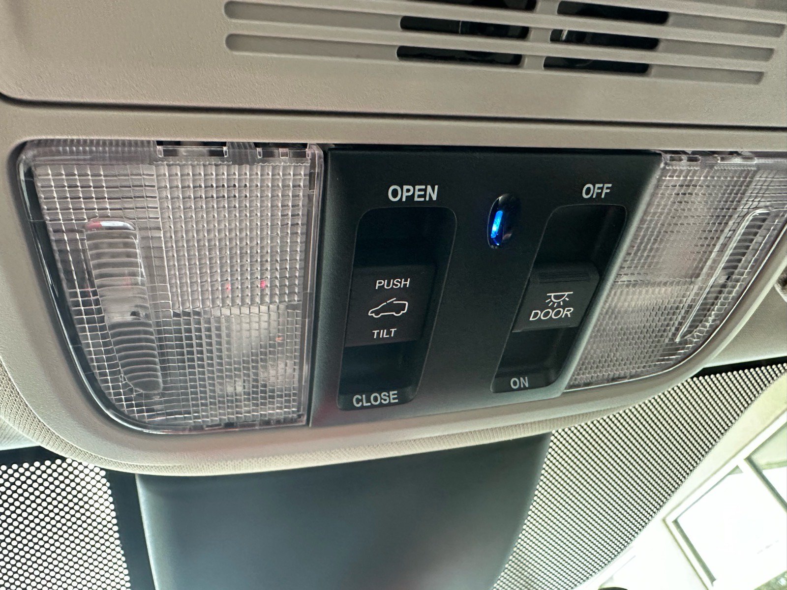 Used 2025 Honda Odyssey Elite image 40