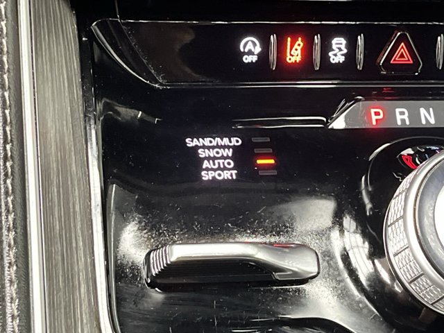 Used 2024 Jeep Wagoneer L Series II AWD/4WD image 18