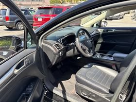 Certified 2018 Ford Fusion SE w/ Fusion SE Technology Package FWD image 8