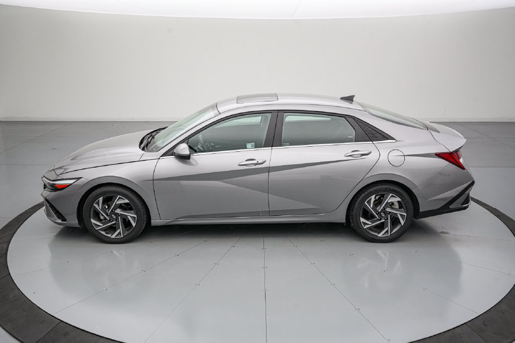 Used 2025 Hyundai Elantra SEL FWD image 7