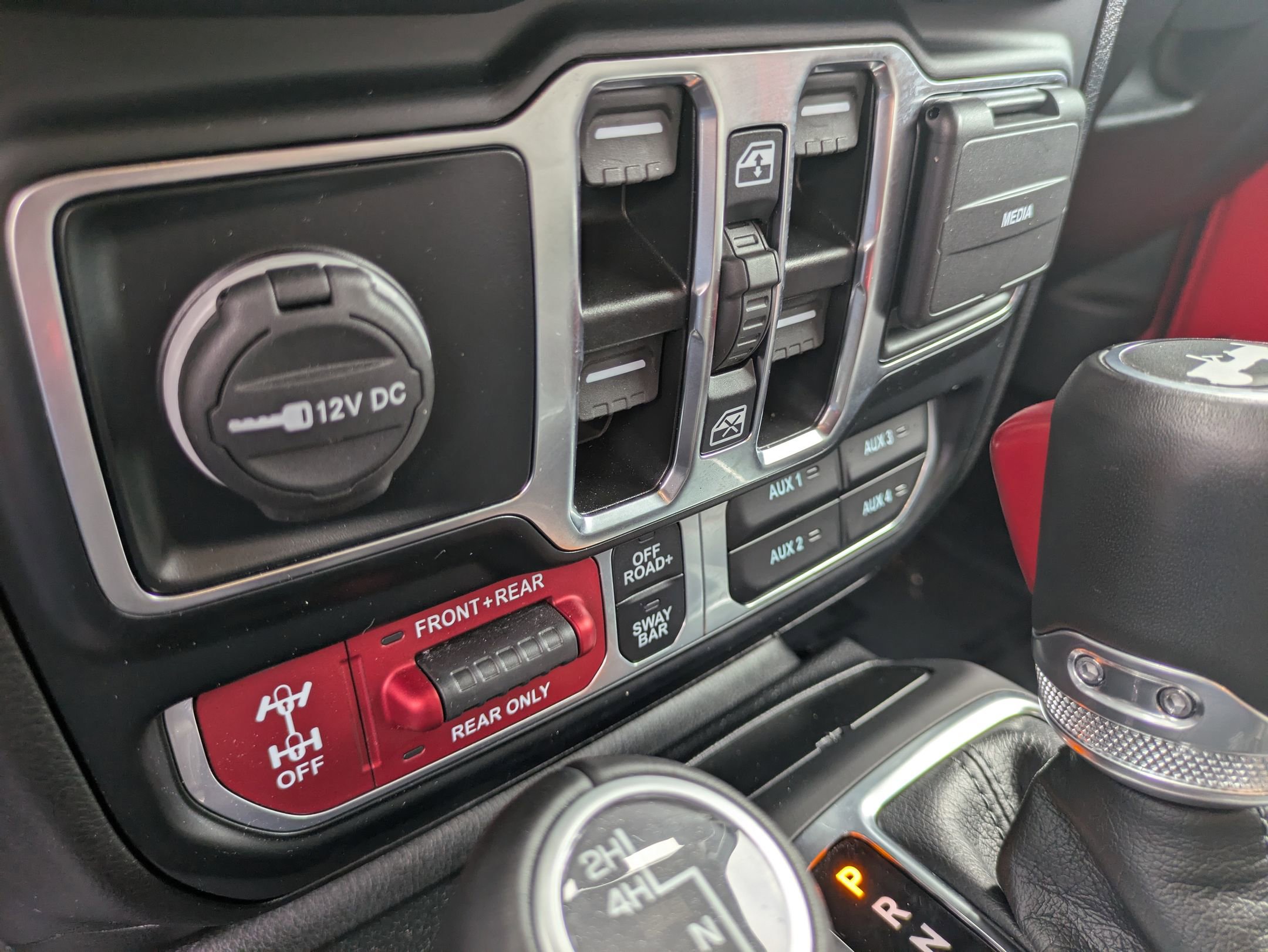 Used 2024 Jeep Wrangler Unlimited Rubicon w/ Technology Group image 23