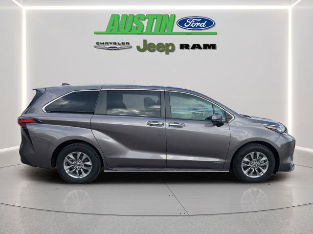 Used 2021 Toyota Sienna XLE AWD/4WD image 6