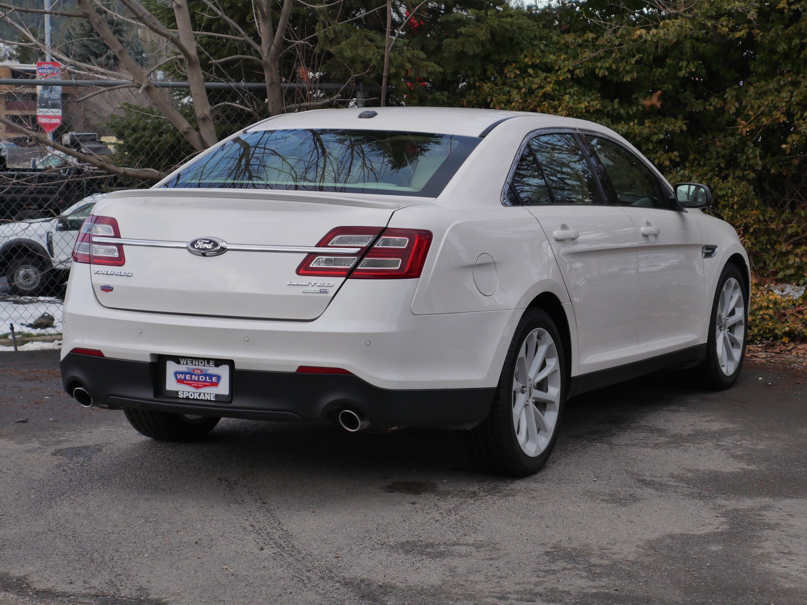 Certified 2017 Ford Taurus Limited image 3
