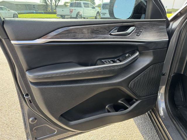 Used 2025 Jeep Grand Cherokee L Limited RWD image 13