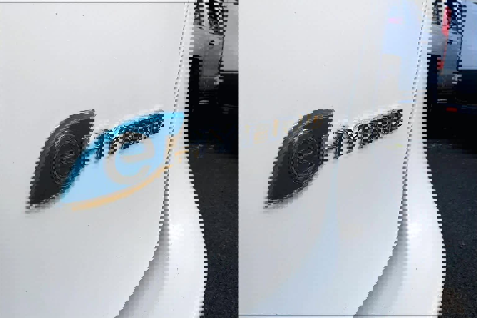 Used 2021 Chrysler Pacifica Touring-L image 9