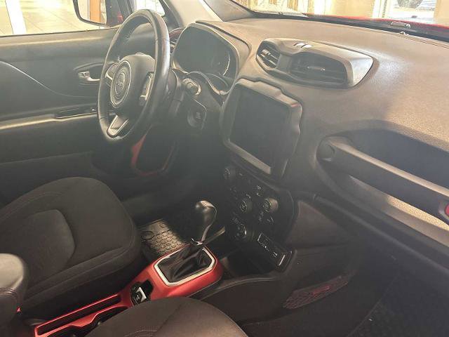Used 2021 Jeep Renegade Trailhawk image 32