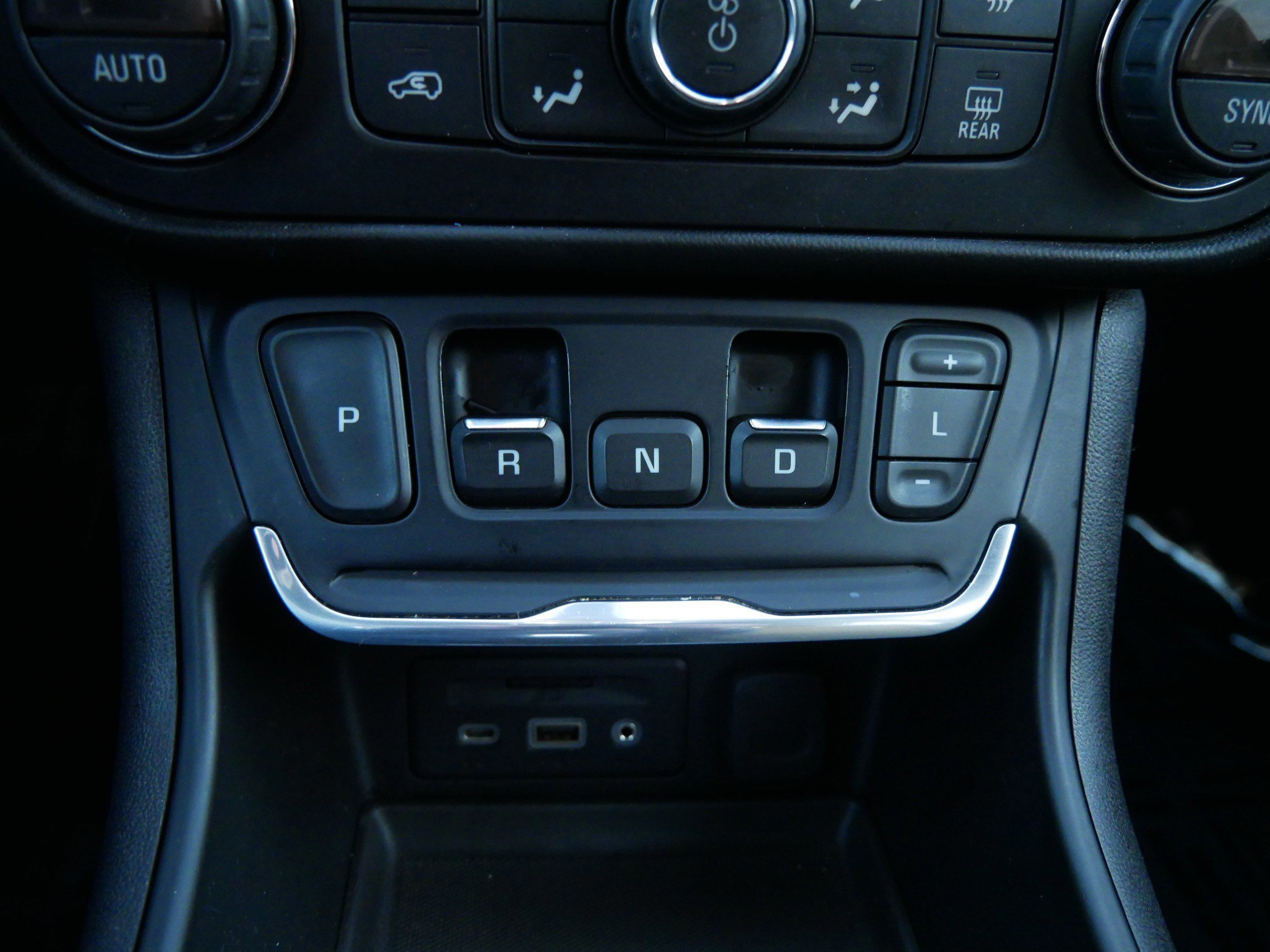 Used 2018 GMC Terrain SLE w/ Driver Convenience Package image 24