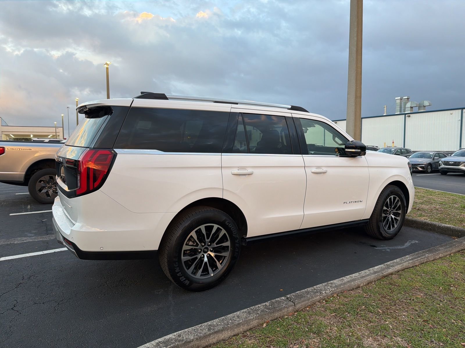 Certified 2025 Ford Expedition Platinum image 7