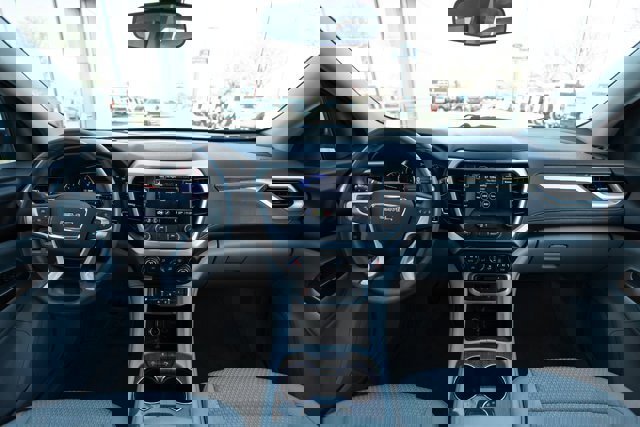 Used 2022 GMC Acadia SLE image 11