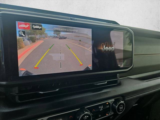 Used 2025 Jeep Gladiator Mojave AWD/4WD image 14