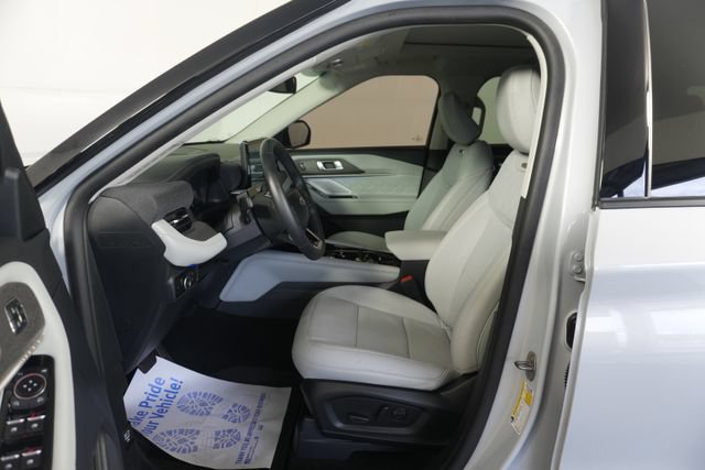 Certified 2025 Ford Explorer Platinum w/ Ultimate Package AWD/4WD image 28