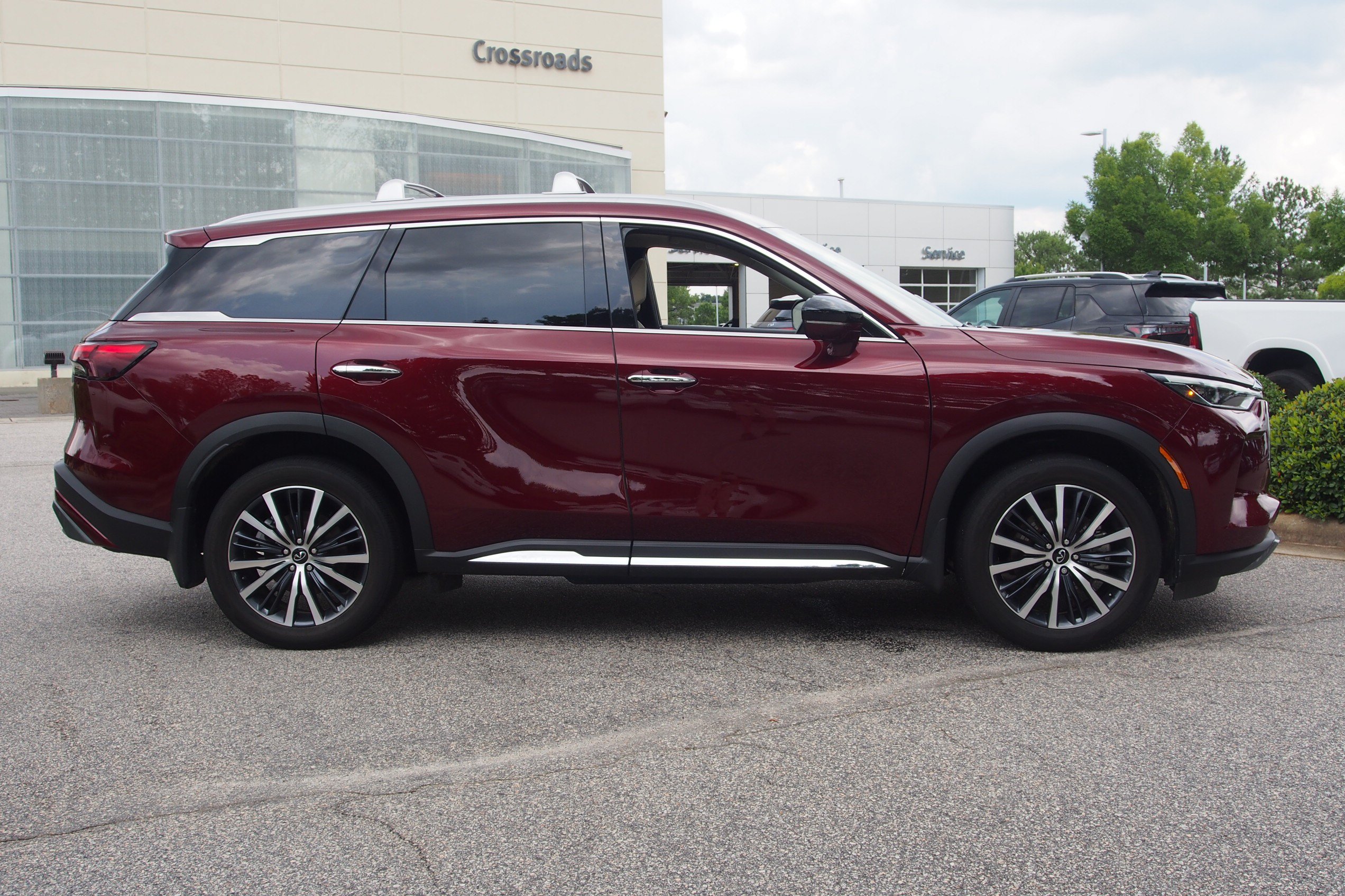 Used 2023 INFINITI QX60 Sensory w/ Cargo Package AWD/4WD image 9